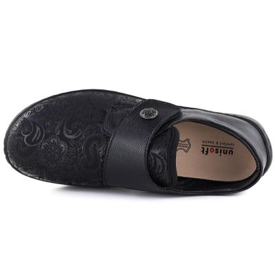 4. Skórzane półbuty na rzep elastyczne czarne Unisoft 8435