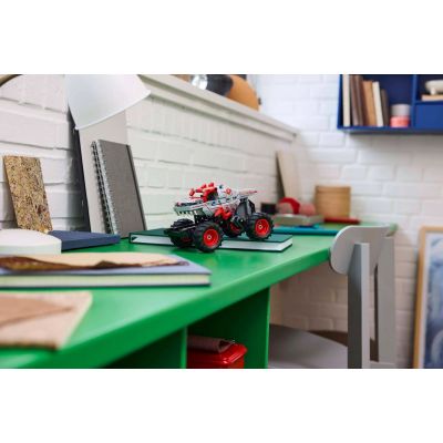 7. LEGO Technic 42200 - Monster Jam ThunderROARus z napędem typu pull-back