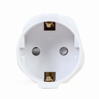 2. GEMBIRD ADAPTER AC - UK DO EU SCHUKO 13A