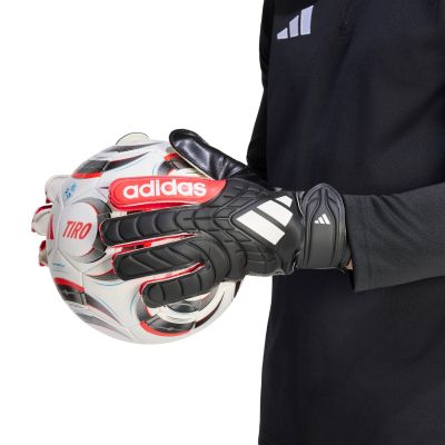 7. Rękawice bramkarskie adidas Copa Club czarno-czerwone KA7805