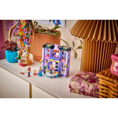 10. LEGO Friends 42685 Pokaz mody w Heartlake