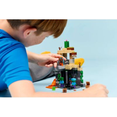 9. LEGO Minecraft 21587 Loch zombi