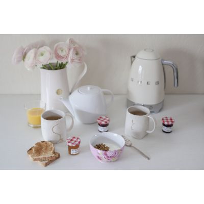 30. Czajnik elektryczny SMEG KLF04CREU kremowy