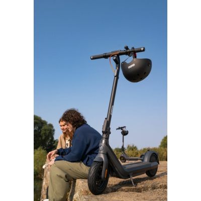 7. Hulajnoga elektryczna Segway-Ninebot KickScooter E2 PRO D