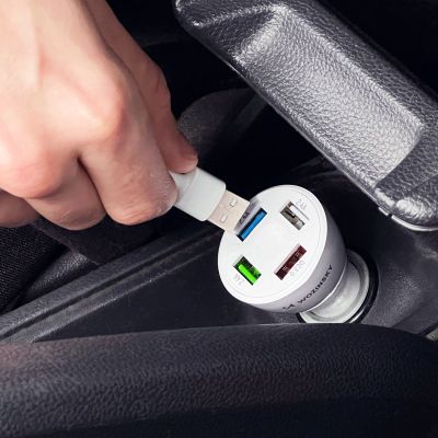 7. Ładowarka samochodowa Wozinsky WCCAW 50W 4x USB-A QC - biała
