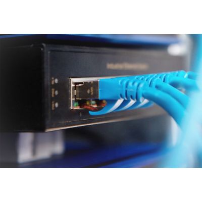 13. Przemysłowy 8-portowy przełącznik Gigabit