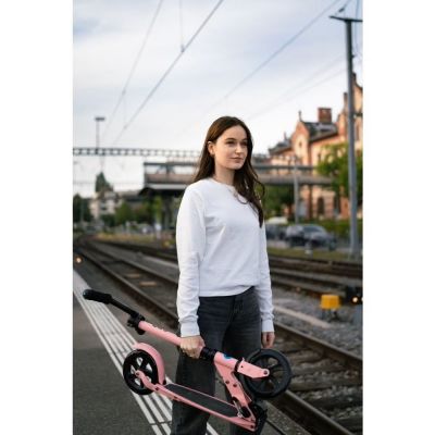 4. Micro Hulajnoga Speed Deluxe Neon Rose