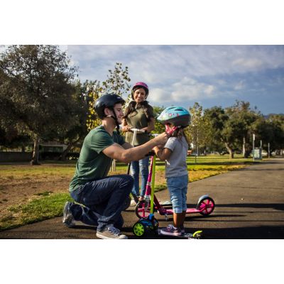 8. Hulajnoga Razor A5 Lux 13073064 (kolor różowy)