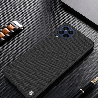 10. Nillkin Textured Case wytrzymałe wzmocnione etui z żelową ramką i nylonem na tyle Samsung Galaxy M53 5G czarny