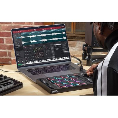 5. AKAI MPC STUDIO - Kontroler z oprogramowaniem tworzący kompletną stację roboczą typu MPC