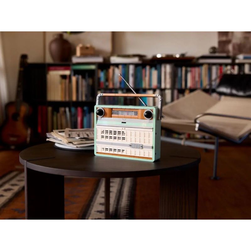 9. LEGO Icons 10334 - Radio w stylu retro