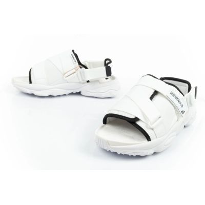 28. Buty adidas Ozweego Sandal W H67276