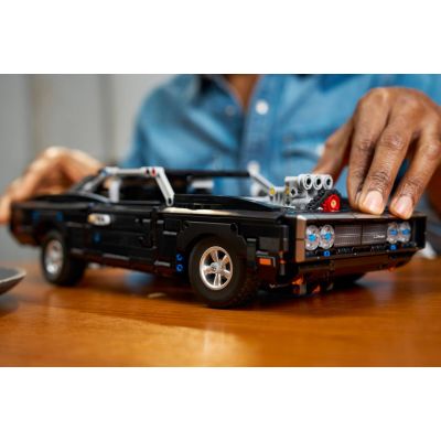 8. LEGO Technic 42231 - Samochód Fast and Furious Dodge Charger R/T