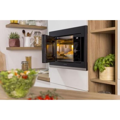 11. Czarna mikrofalówka Gorenje BM201AG1BG, z grillem, Wbudowana, 20 l, 800 W