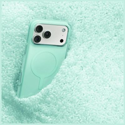 6. Etui UNIQ Clario Magclick Charging na iPhone 18 Pro / 17 Pro - niebieskie