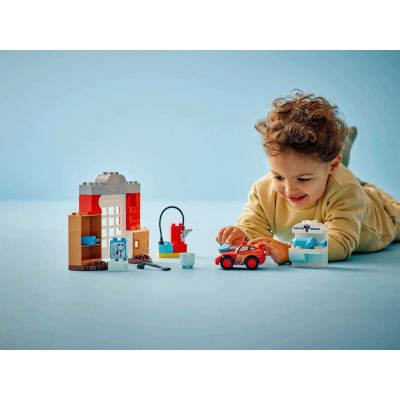 6. LEGO DUPLO 10456 MCQUEEN'S VISIT TO DOC'S GARAGE