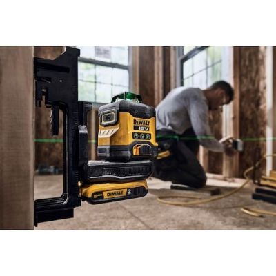 5. DeWALT DCLE34031N-XJ Samopoziomujący laser