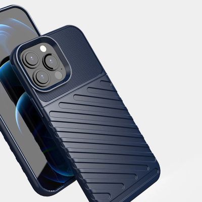 9. Thunder Case elastyczne pancerne etui pokrowiec iPhone 13 Pro Max zielony