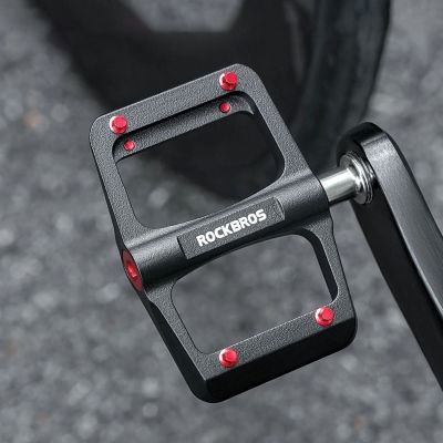7. Pedały rowerowe Rockbros BP2603 platformowe z tytanową osią i łożyskami ze stopu magnezu - czarne
