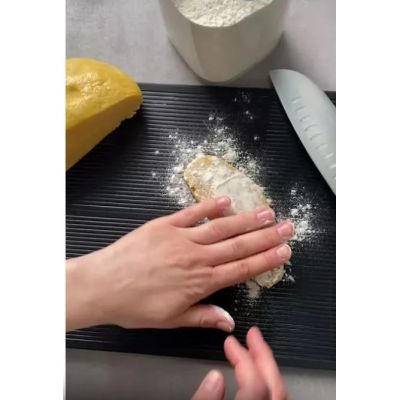 6. Maszynka do makaronu czarna GEFU PASTA PERFETTA G-89426