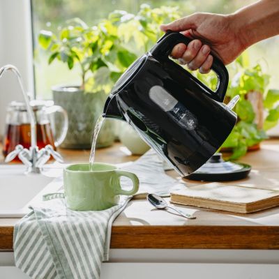 9. Czajnik elektryczny ADLER AD 1380b czarny