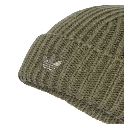 3. Czapka adidas Originals Short B JY6284