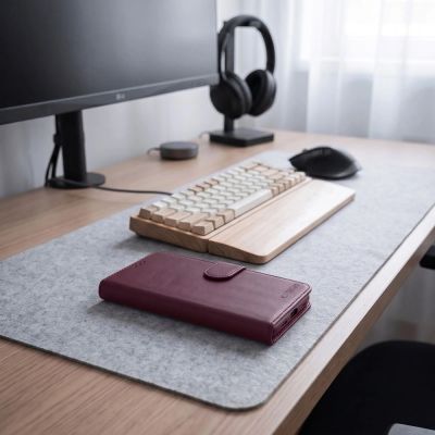 5. Etui Tech-Protect Wallet na Xiaomi Redmi Note 17 Pro 5G - burgundowe