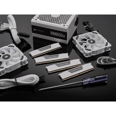 8. Pamięć RAM DDR5 64GB PC 6000 CL30 CORSAIR ZESTAW (2x32GB) VENGEANCE biały detaliczny