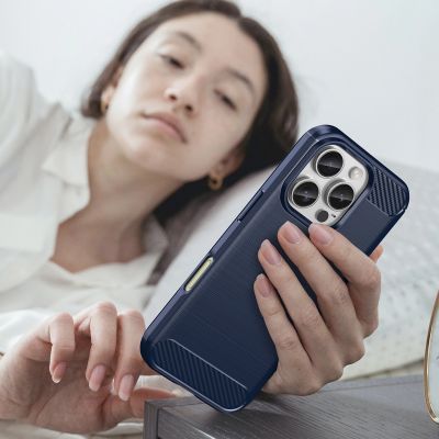 8. Etui silikonowe Carbon Case do iPhone 16 Pro Max - niebieskie