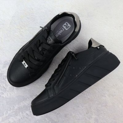 4. Skórzane półbuty damskie na platformie czarne Rieker W2605-02