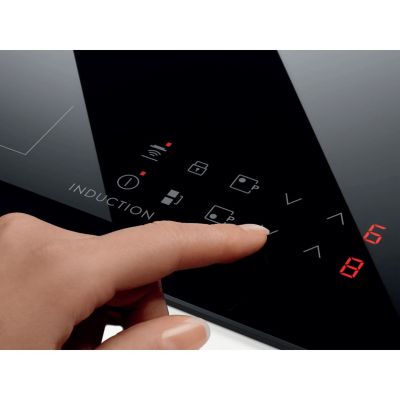 139. Płyta indukcyjna ELECTROLUX LIT30230C