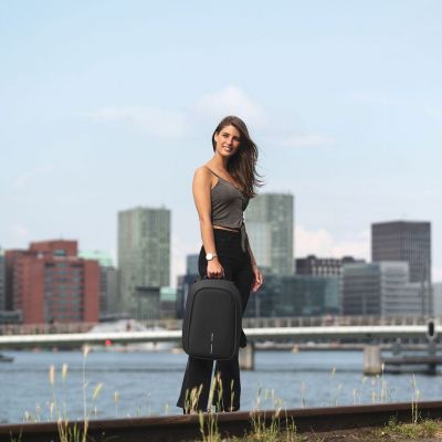 16. XD DESIGN PLECAK ANTYKRADZIEŻOWY BOBBY HERO SMALL CZARNY P/N: P705.701