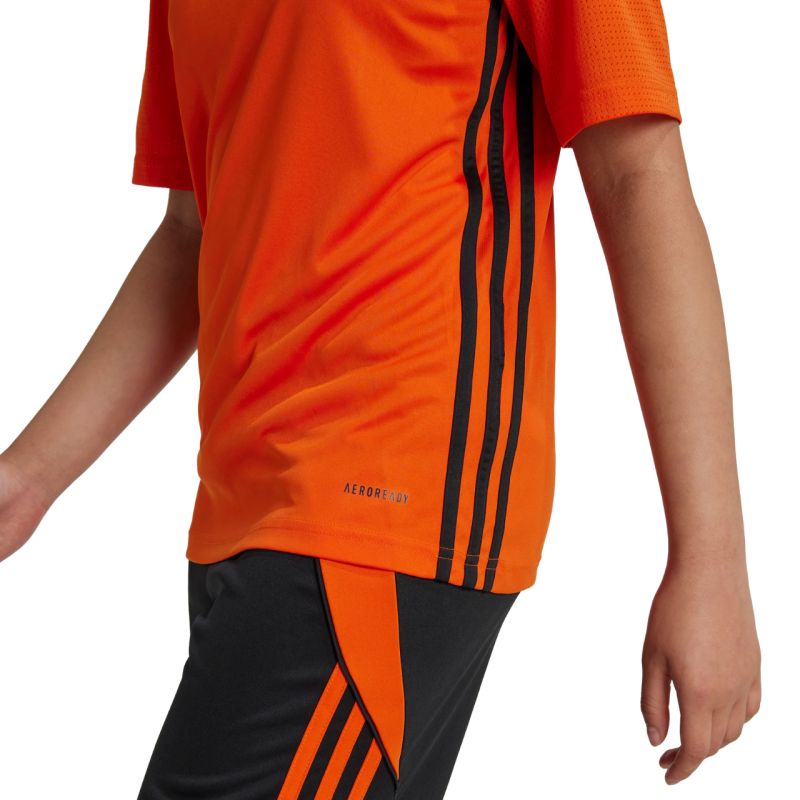 14. Koszulka adidas Tabela 23 Jersey Jr JJ1157
