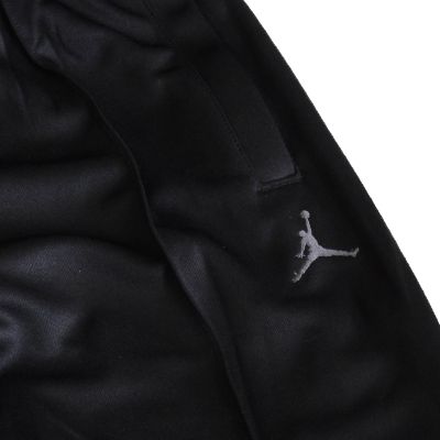 7. Spodnie dresowe Air Jordan Essentials Tracksuit Pants Czarne - HF9341-010