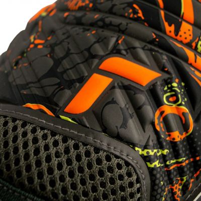 6. Rękawice bramkarskie Reusch Attrakt Grip 5370018 5556