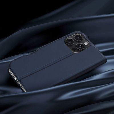 12. Etui Dux Ducis Skin Pro na iPhone 16 Pro Max z klapką i miejscem na kartę - niebieskie