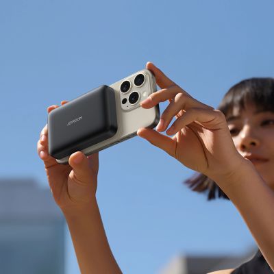 14. Powerbank Joyroom JR-W020 20W 10000mAh MagSafe + kabel USB-C - USB-C 0.25m - czarny