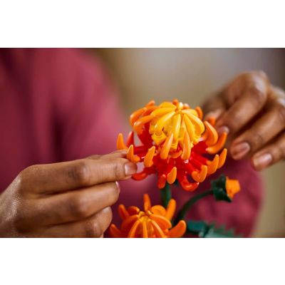 7. LEGO ICONS 10368 Botanicals - Chryzantema