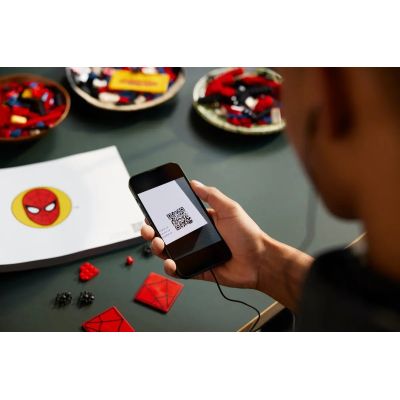 8. LEGO ART 31209 NIESAMOWITY SPIDER-MAN