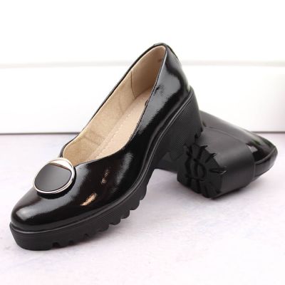 7. Skórzane lakierowane półbuty damskie z ozdobą Filippo DP4569