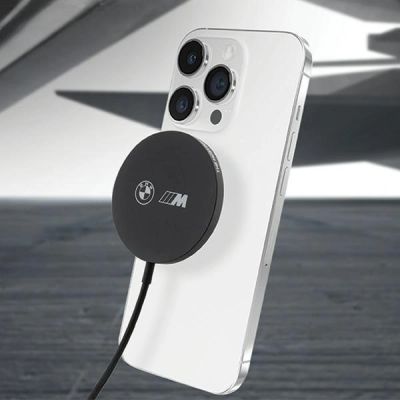4. Ładowarka indukcyjna BMW M Edition MagSafe 15W - czarna