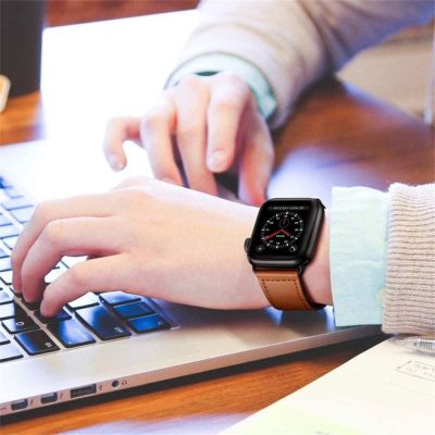 5. Pasek Tech-Protect LeatherFit na Apple Watch 4 / 5 / 6 / 7 / 8 / 9 / SE / Ultra 1 / 2 (42/44/45/49 mm) - brązowy
