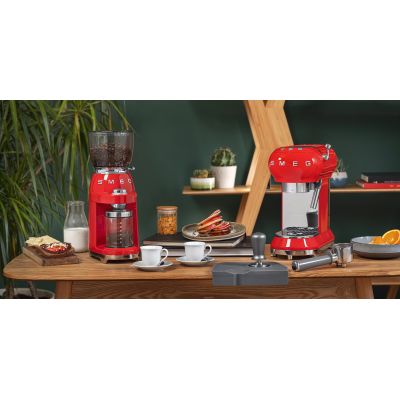 12. Smeg CGF11RDEU młynek do kawy 150 W Czerwony