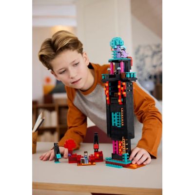 20. LEGO Minecraft 21279 Wieża Endermana