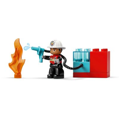 4. LEGO DUPLO TOWN 10473 Wóz strażacki z wężem i strażakiem