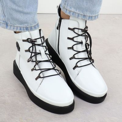 7. Skórzane botki damskie na koturnie białe Filippo DBT7416