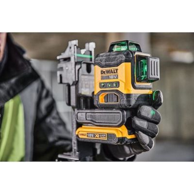 4. DeWALT DCLE34031N-XJ Samopoziomujący laser