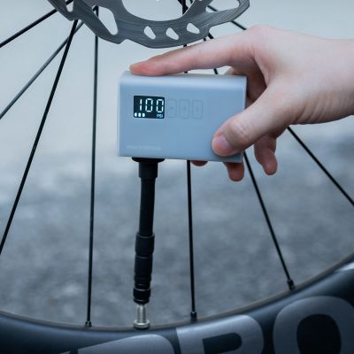 8. Pompka akumulatorowa Rockbros AS240 PRO 120 psi kompresor 420mAh - czarna