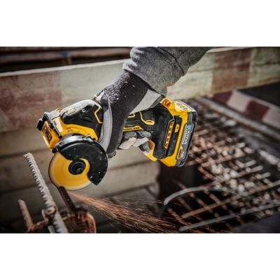 9. Pilarka tarczowa 18V b/aku 76mm DEWALT DCS438N