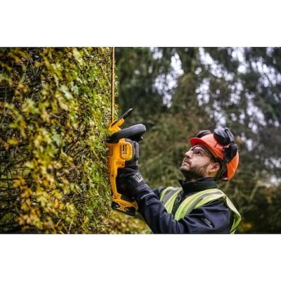 6. Nożyce do żywopłotu 55cm, 18V DCMHT563P1 DEWALT